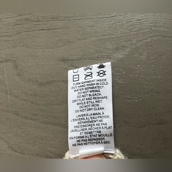 R W AND CO winter casual pearls sweater women V-neck - Picture 15 of 15